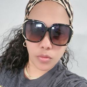 Meet your Posher, Yanileydis